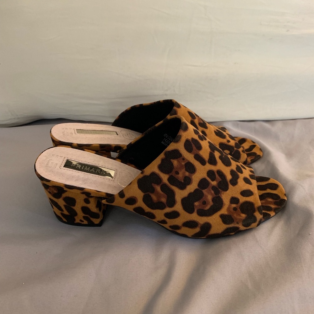 Heeled patterned suede mule